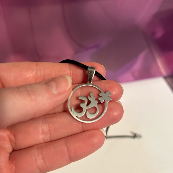 4/10$ New OM Necklace - Picture 2 of 4
